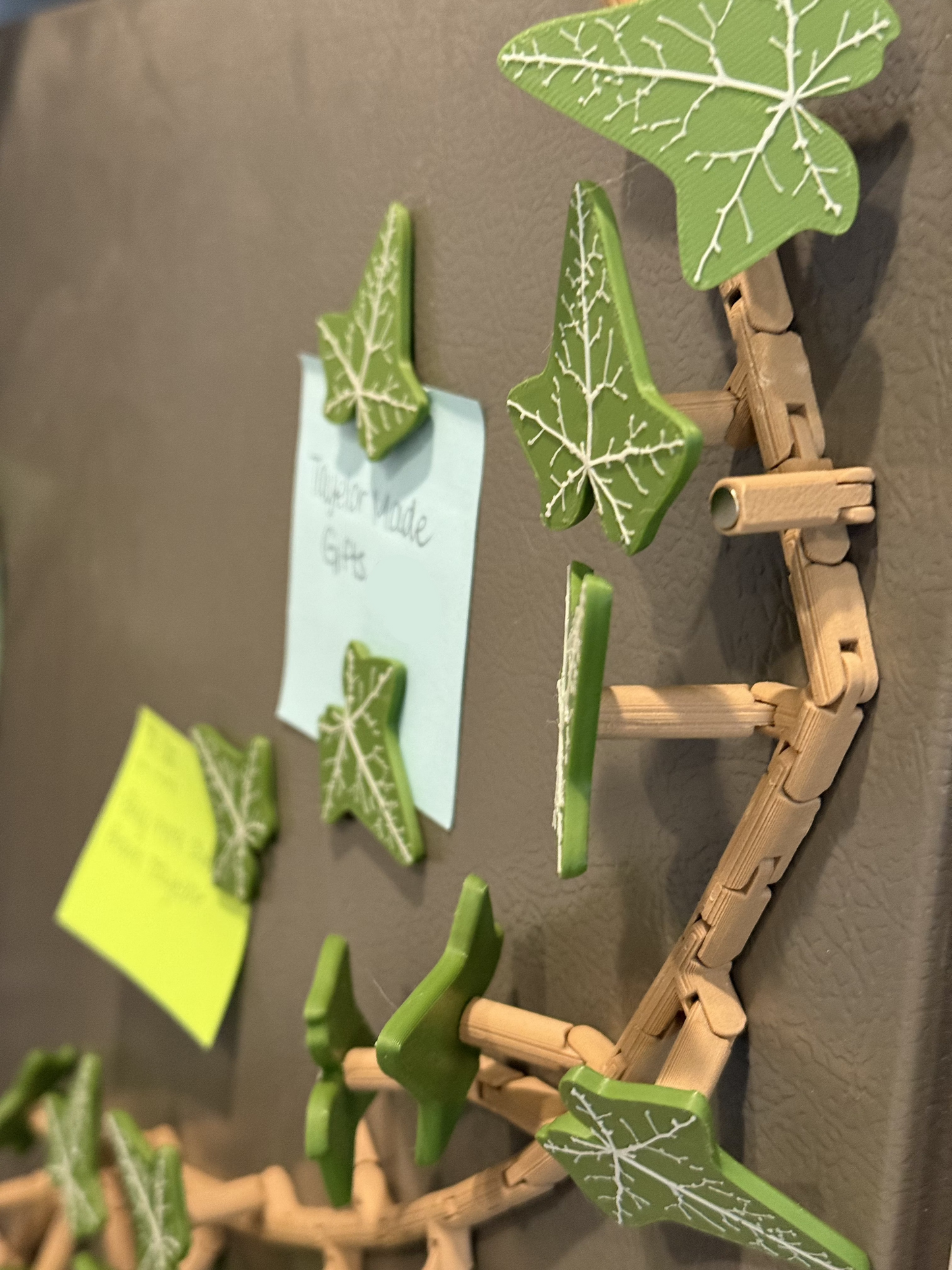 3D Printed Ivy Refrigerator Magnet – Unique Plant-Inspired Home Decor, Decorative Fridge Magnet