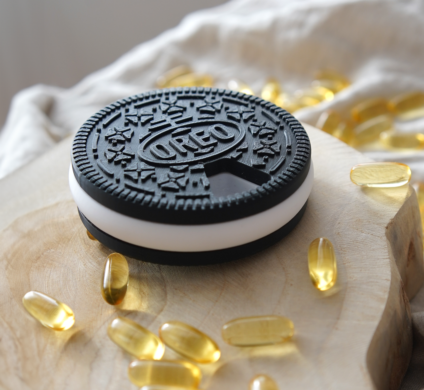 Oreo-Style Pill Organizer Fidget – Sweet, Soothing, and Smart! 🍪💊